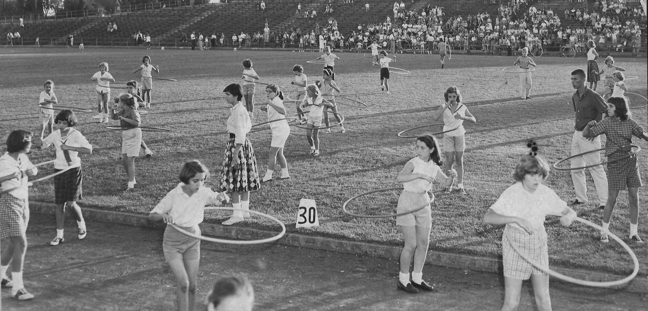1958-09-25 hula hoop marathon